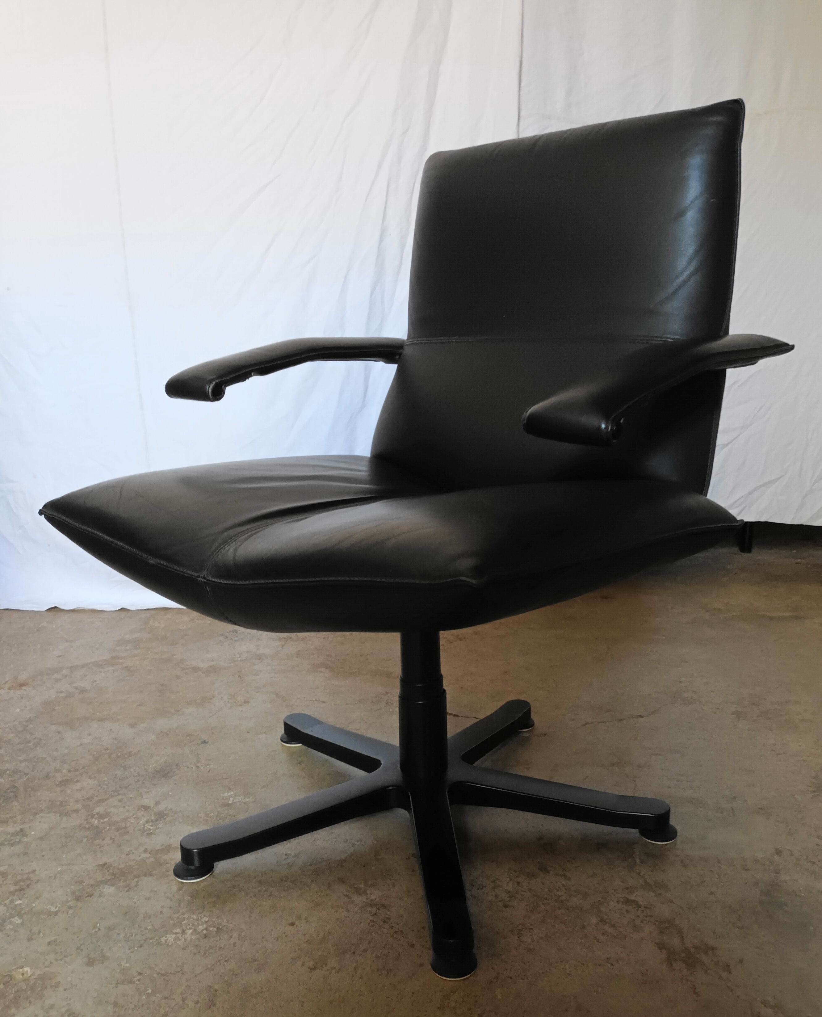 Office armchair in leather by Jean Louis Berthet pure Mobilier International, 80s