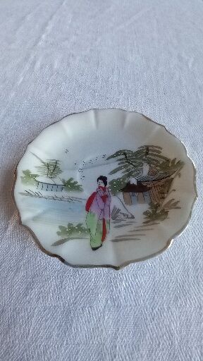 Lot consisting of 2 cups and old saucers in fine porcelain