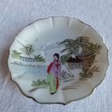 Lot composé  de 2 tasses et soucoupes anciennes en fine porcelaine