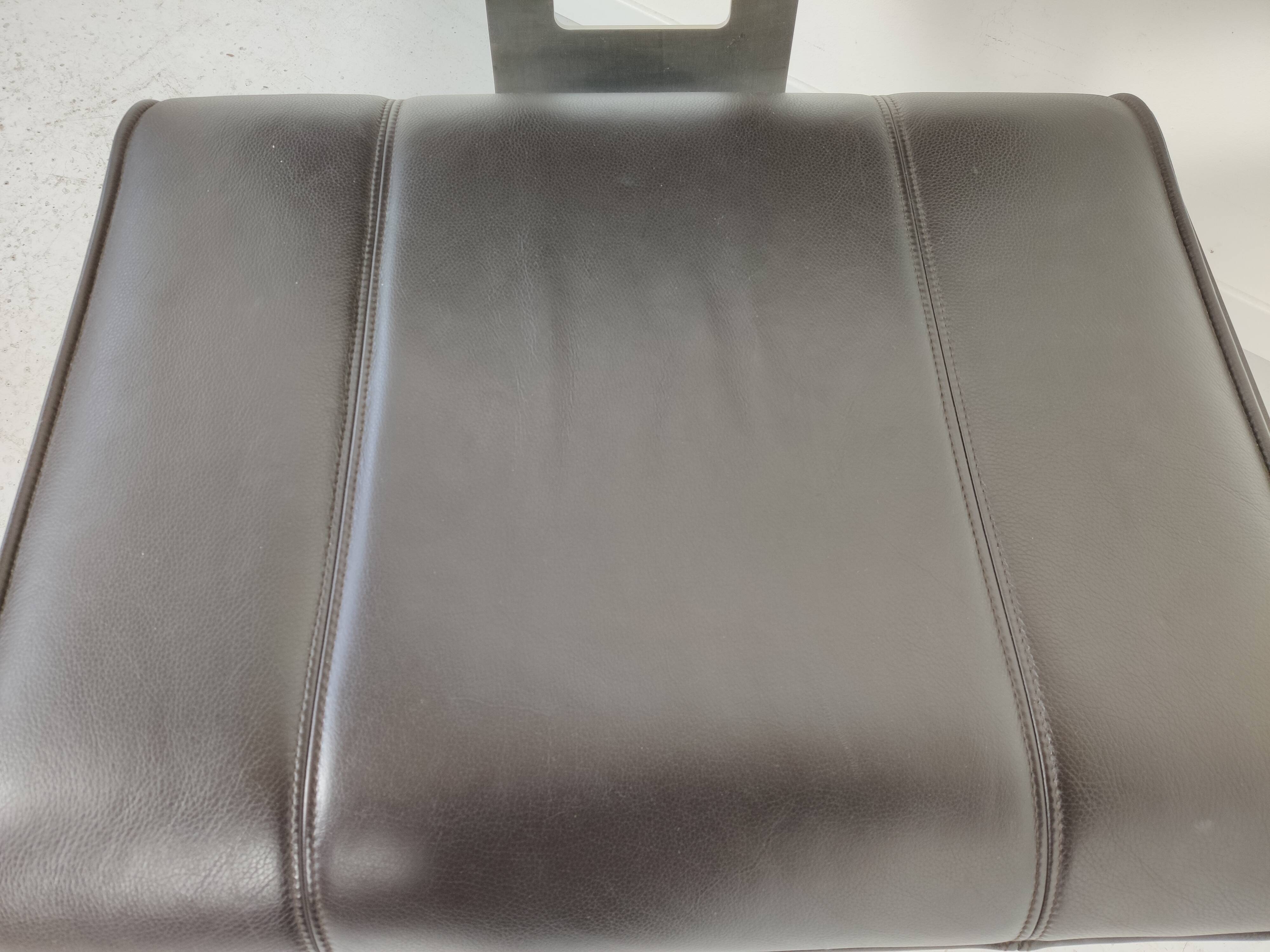 Paire de fauteuils cuir design années 90