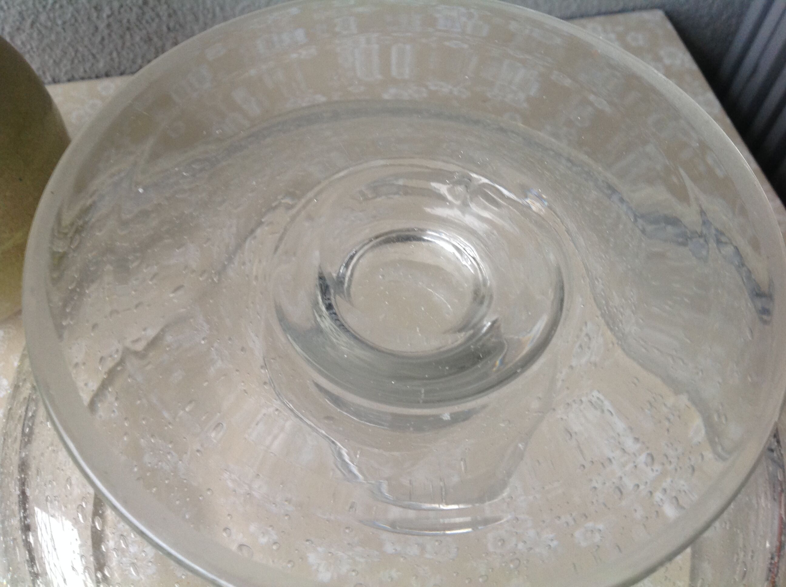 Biot cup in blown bubbled glass on foot