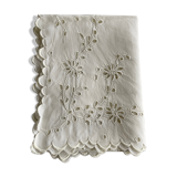 Linge ancien brodé Richelieu dessus commode  cheminée