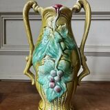 Vase art nouveau en barbotine estampillé
