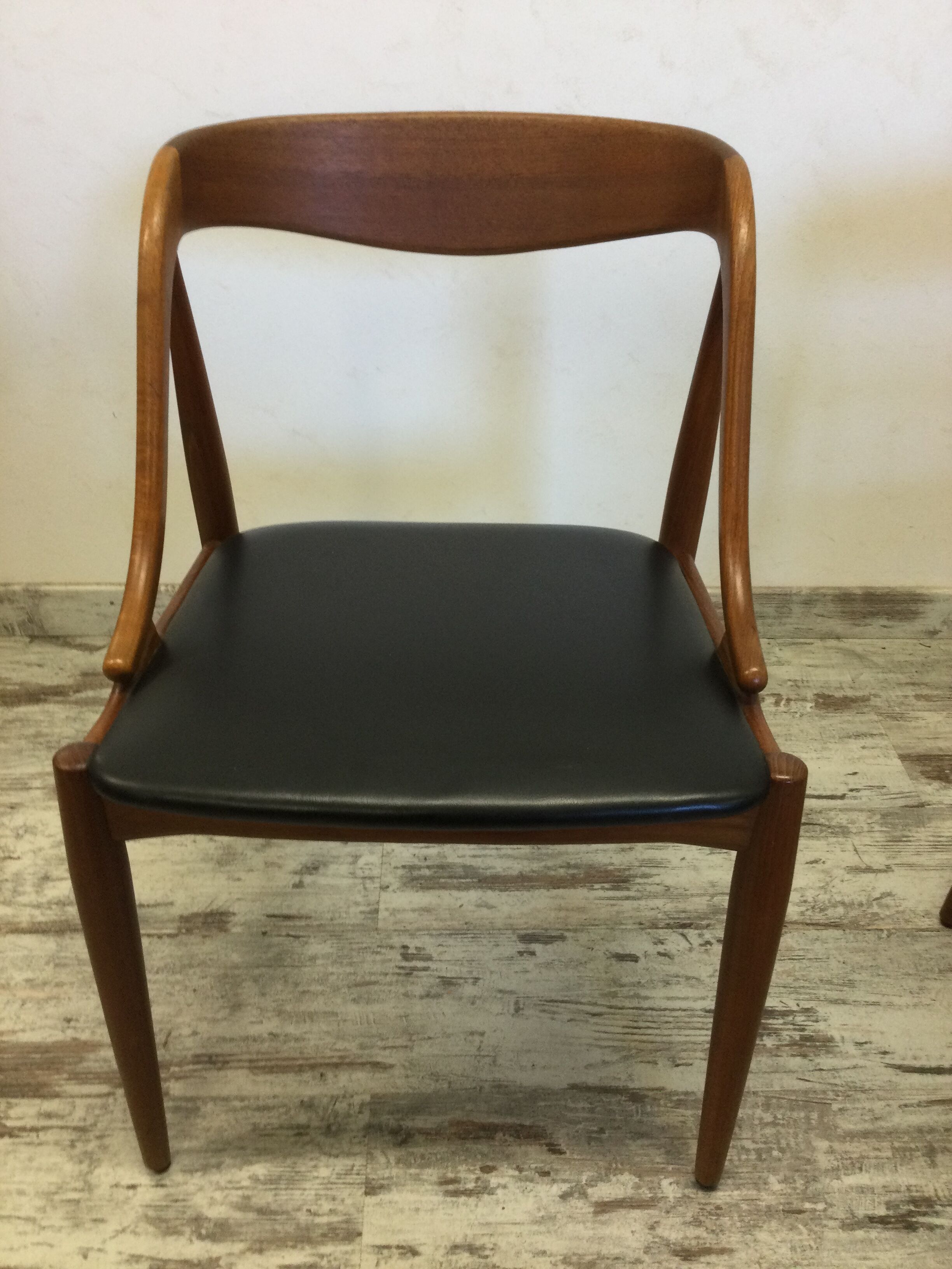 4 Samcom chairs by Johannes Andersen