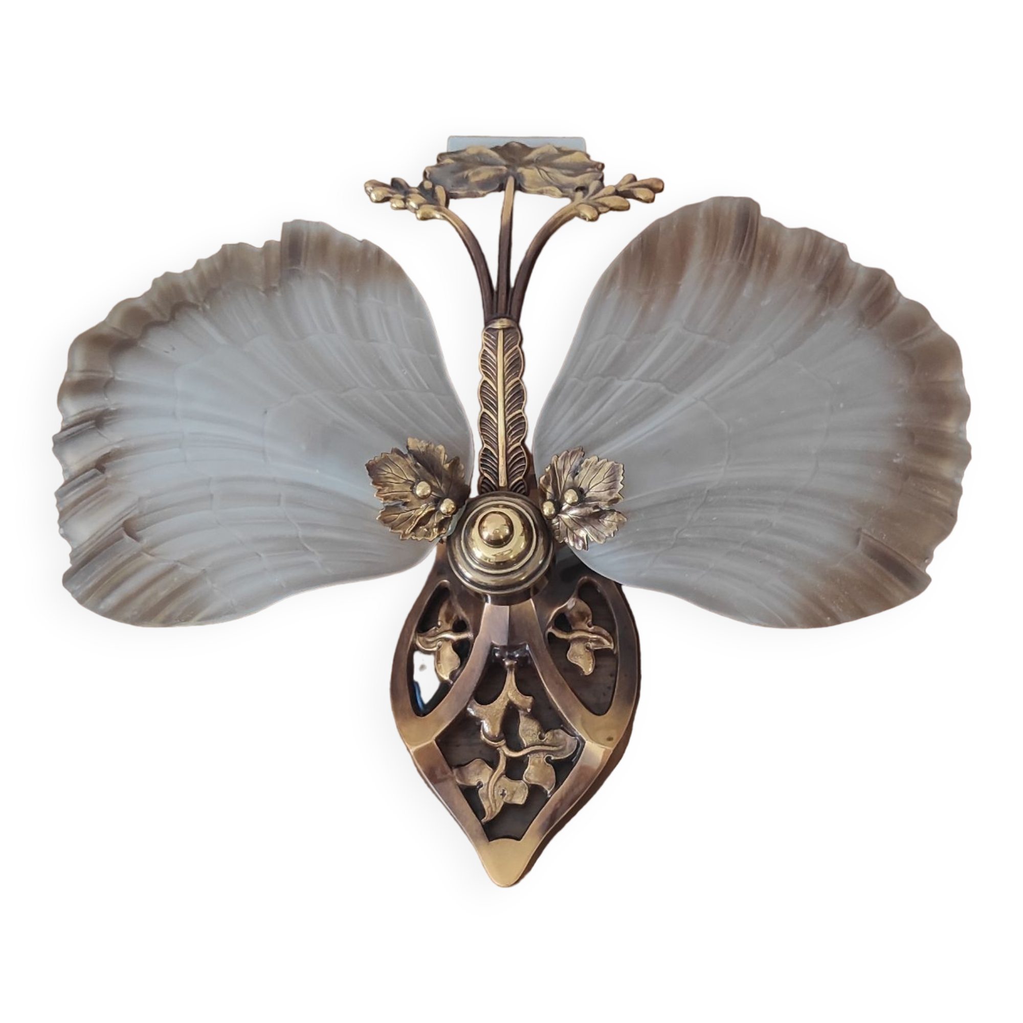 Art Deco/Art Nouveau shell and bronze wall lamp