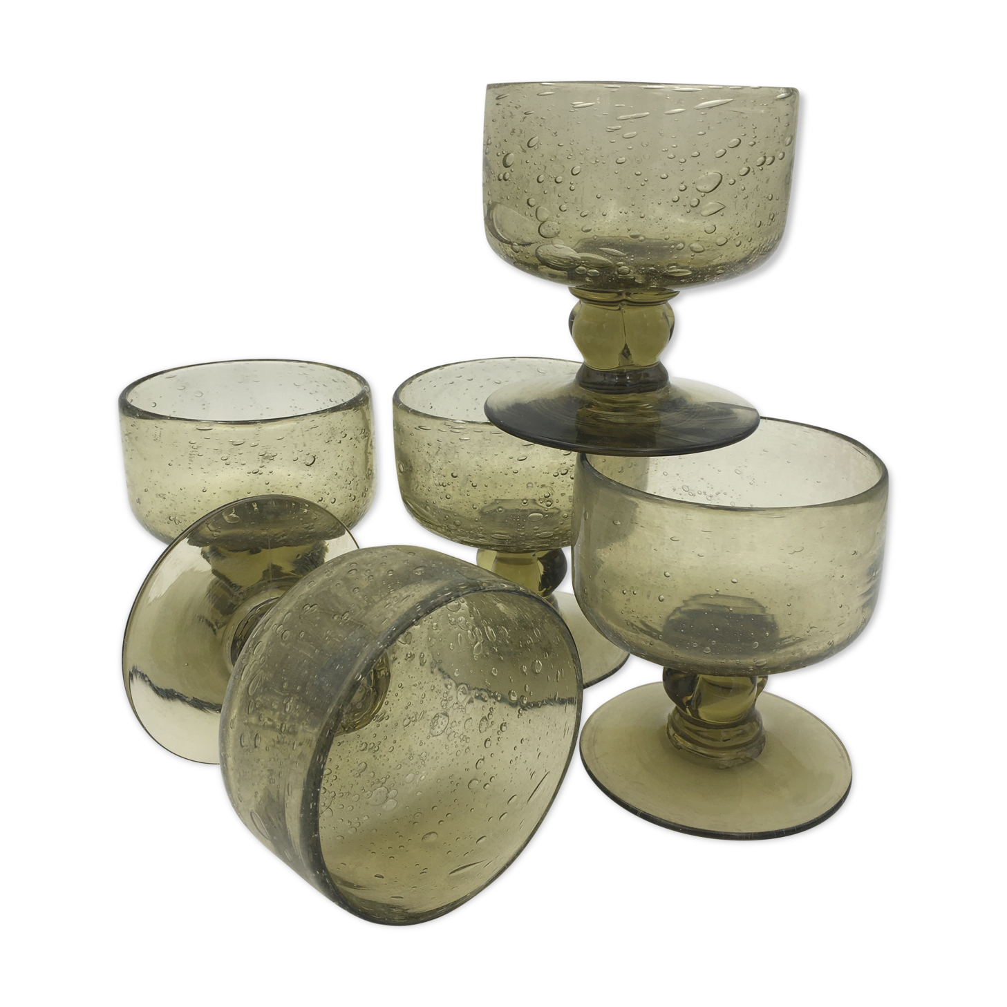 Cinq verres à pied vintage Biot, verre soufflé fumé à inclusions de bulles - années 1960
