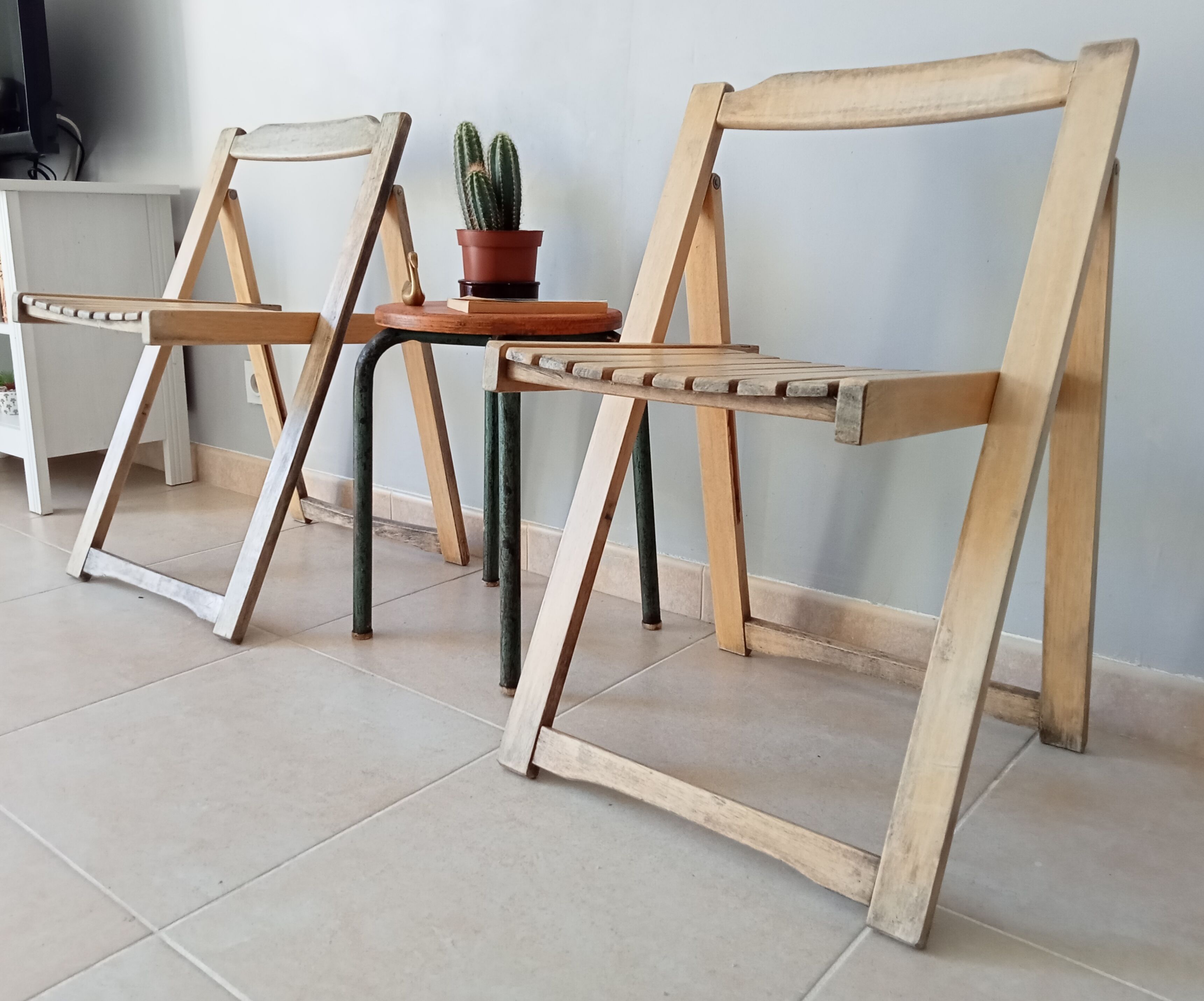 Pair of vintage folding chairs 60s