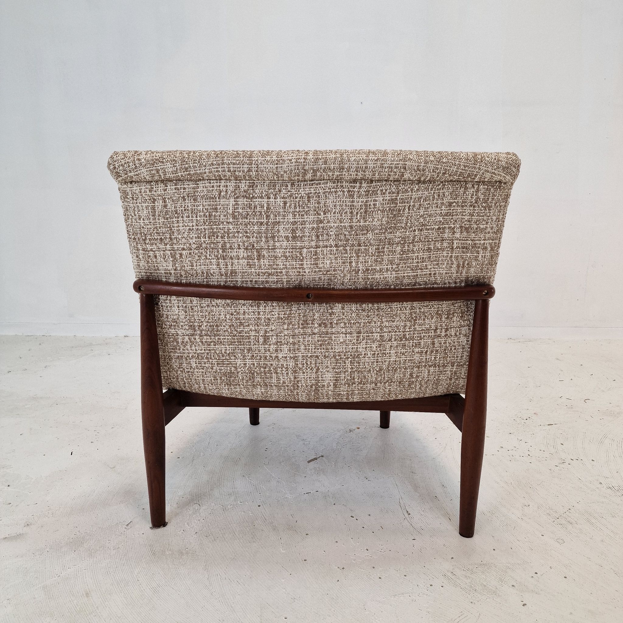 Mid-century round bench in teak Denmark 1960s