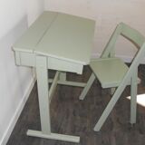 Child desk with chair