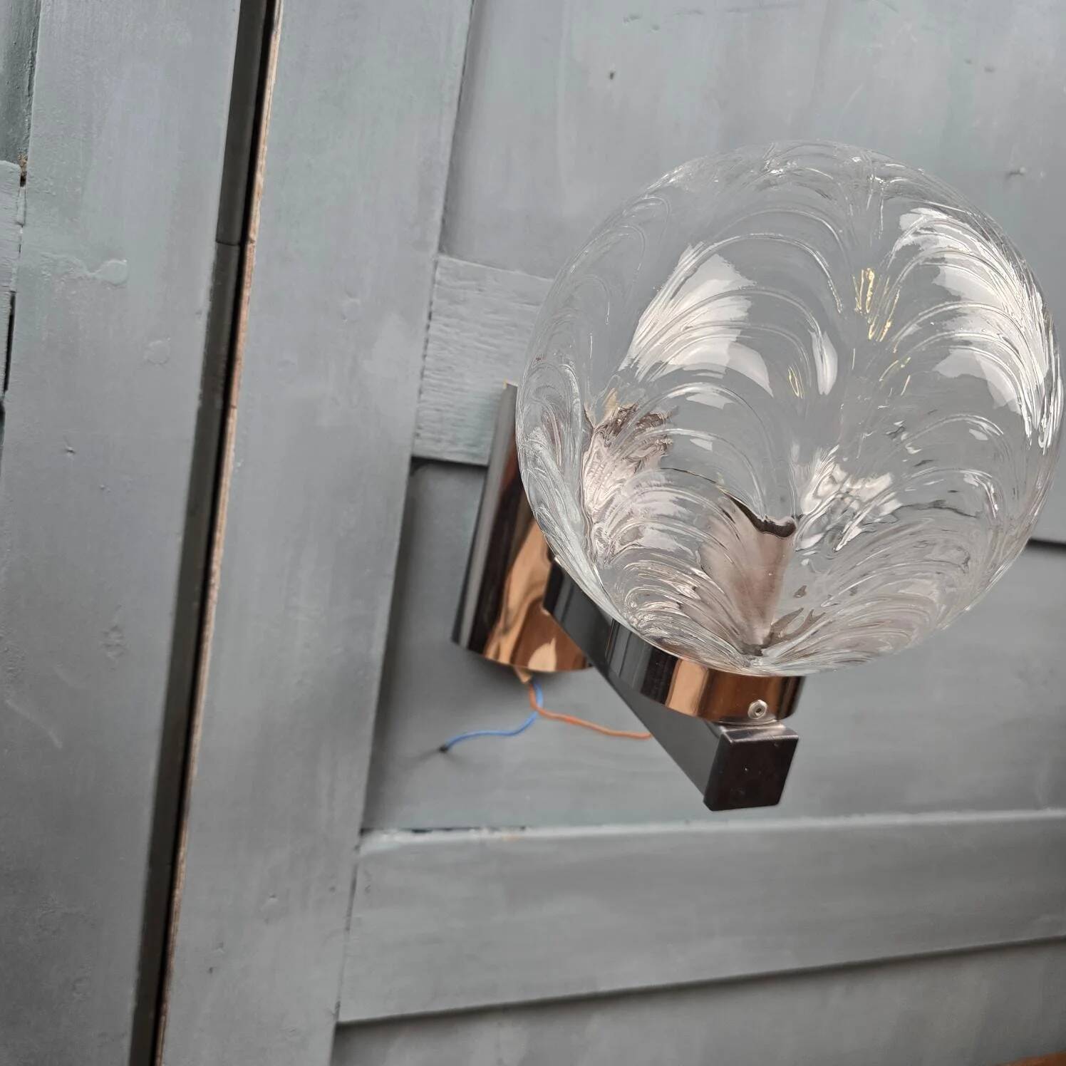 Vintage Space Age chrome wall light – Moulded glass globe
