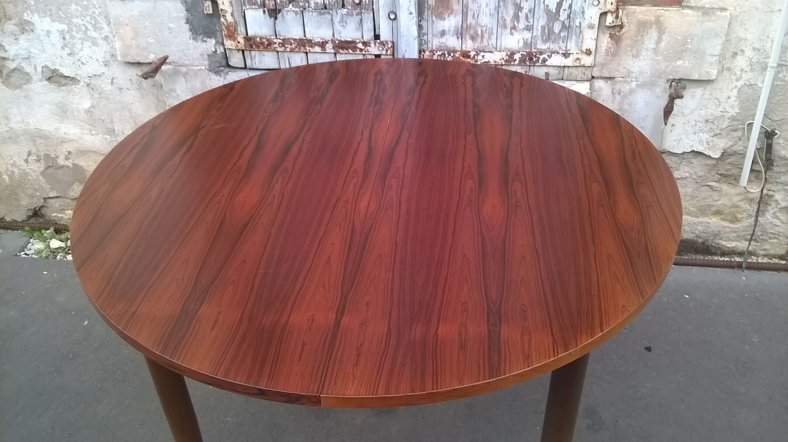 Rosewood stretch table