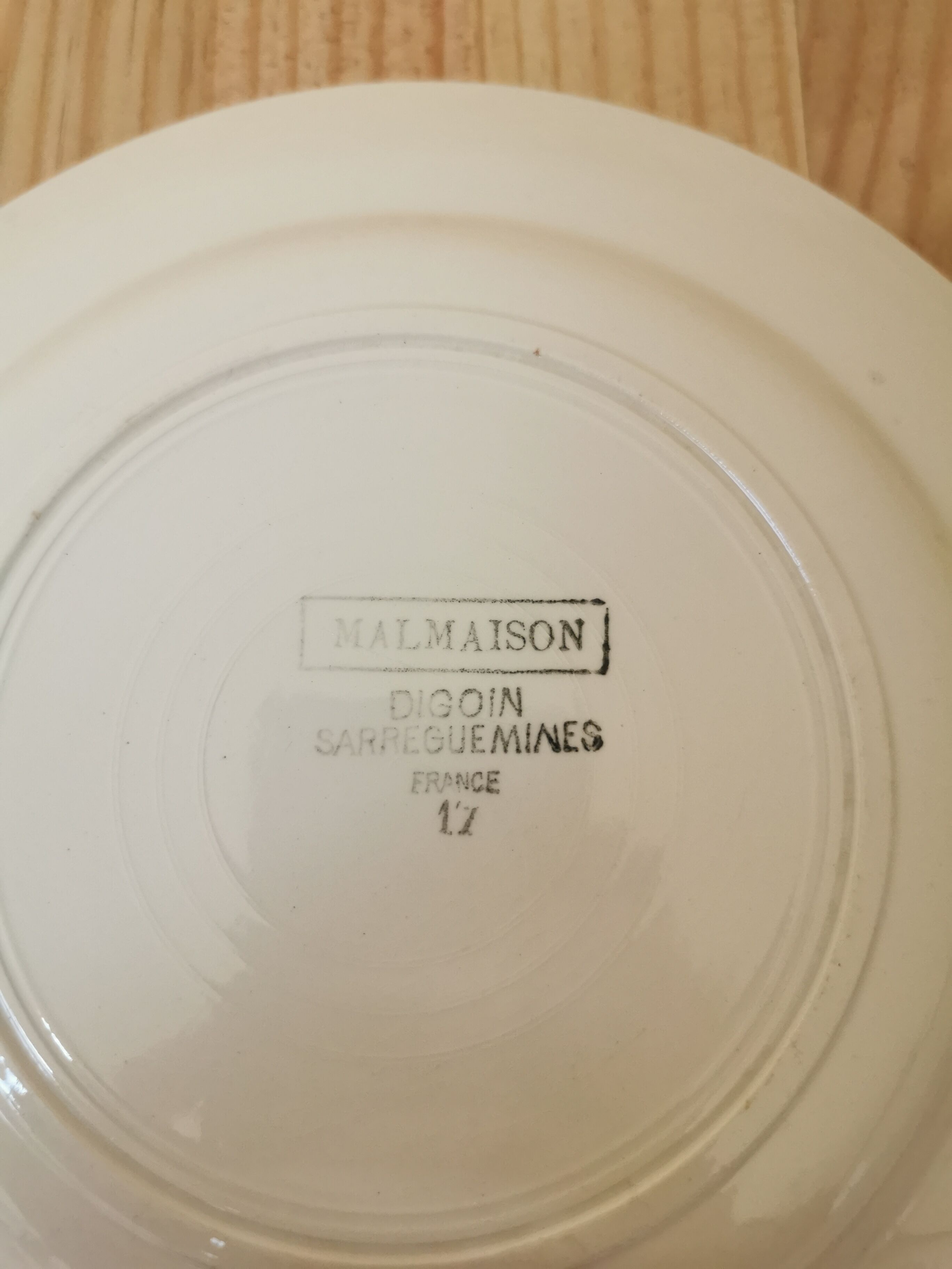 Retro plates Digoin Malmaison