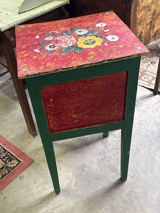 Bedside table – Vintage – Furniture – Painted floral decor