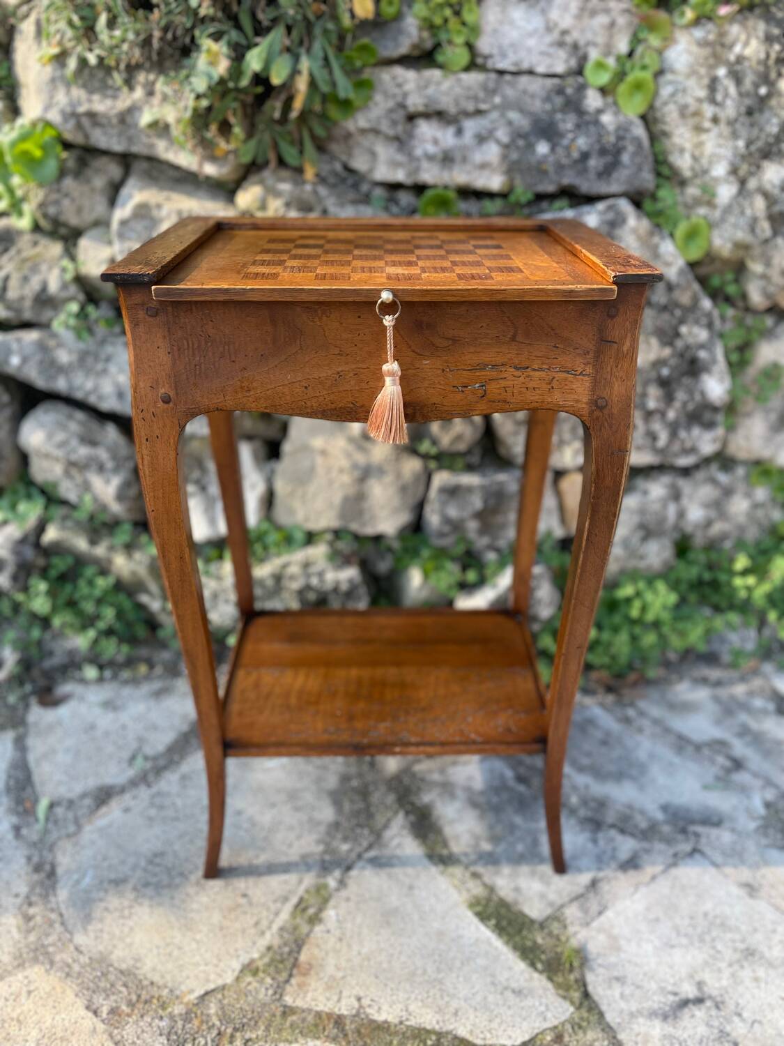 Small Louis XV period writing table in Walnut. 18th Century Period