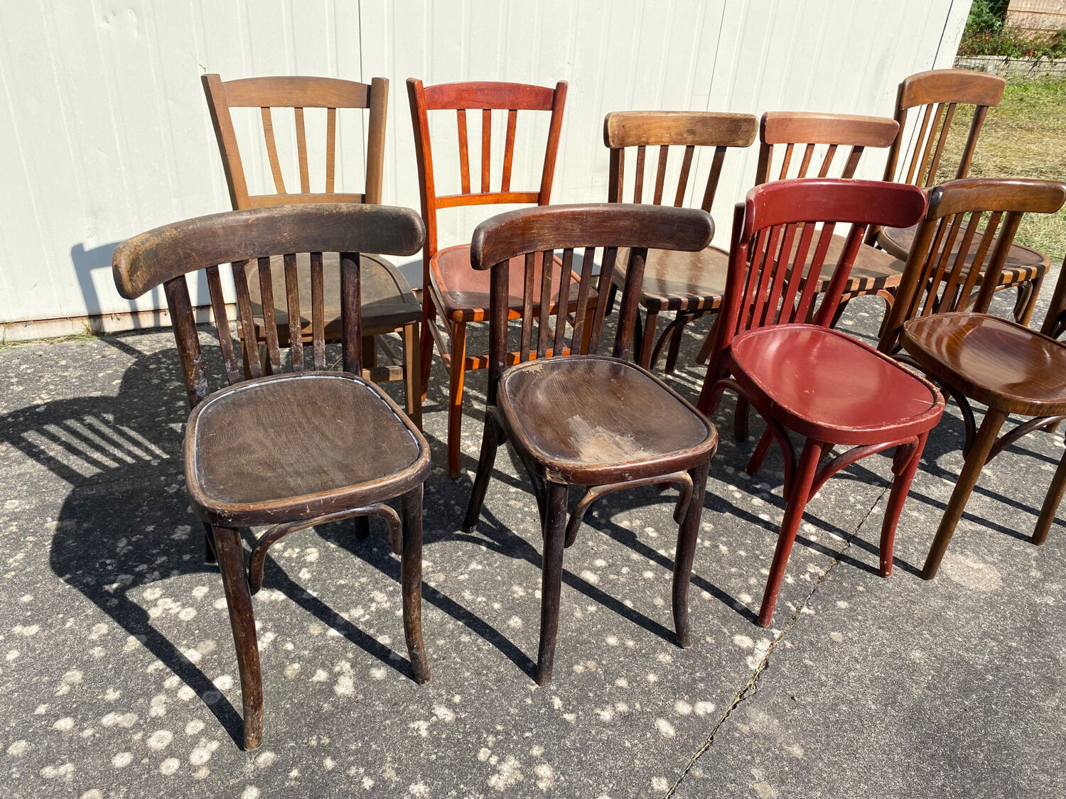 Draper table and its 10 chairs