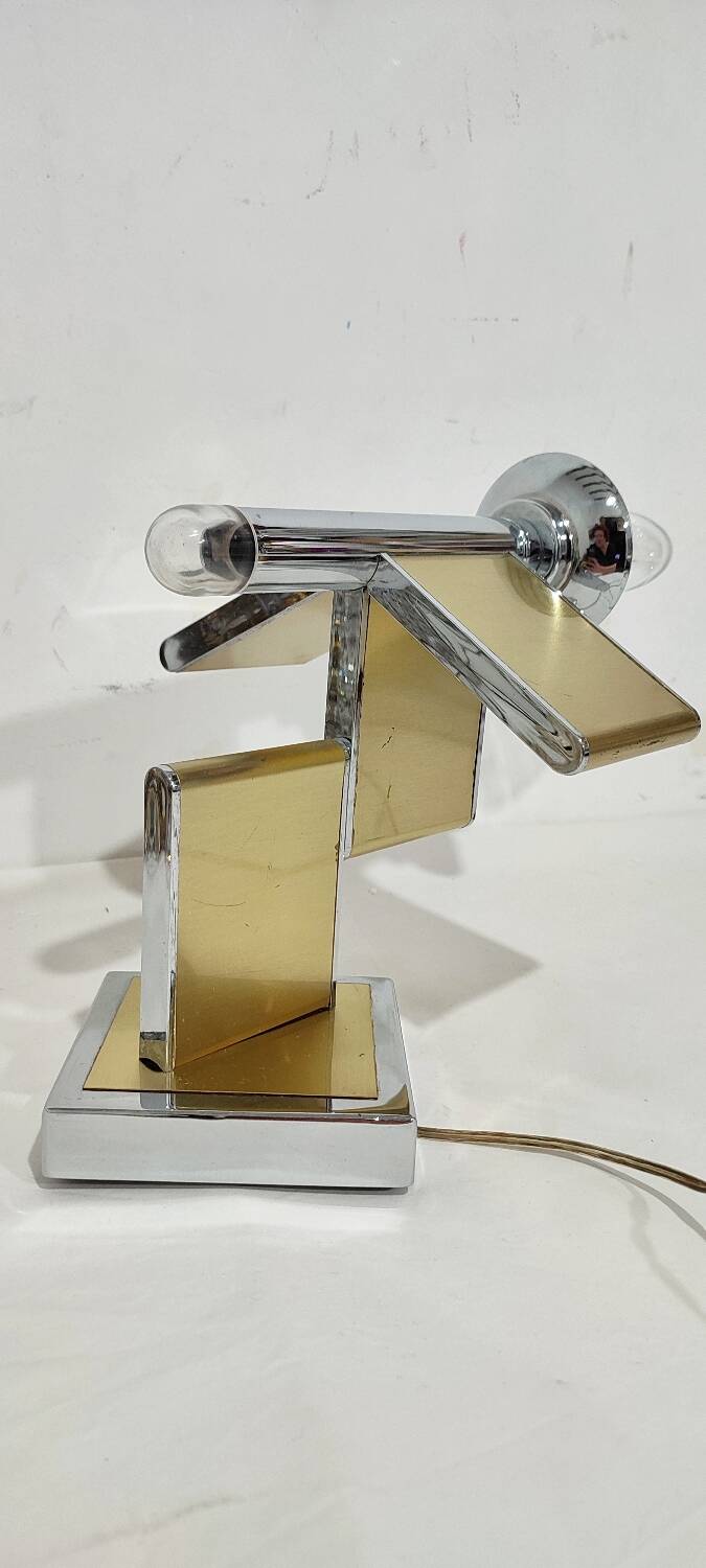 Lámpara de pared metálica. Italia, 1970s.