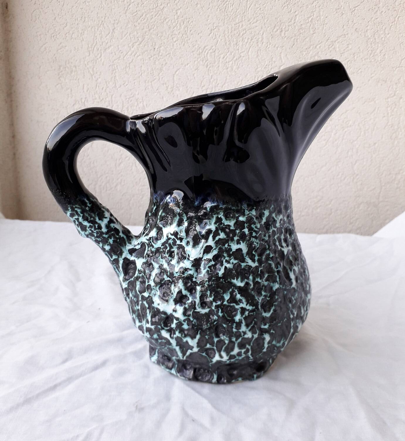 Fat lava pitcher