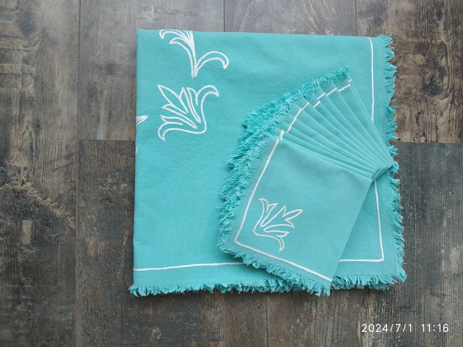 Tablecloth and 12 napkins in water green cotton