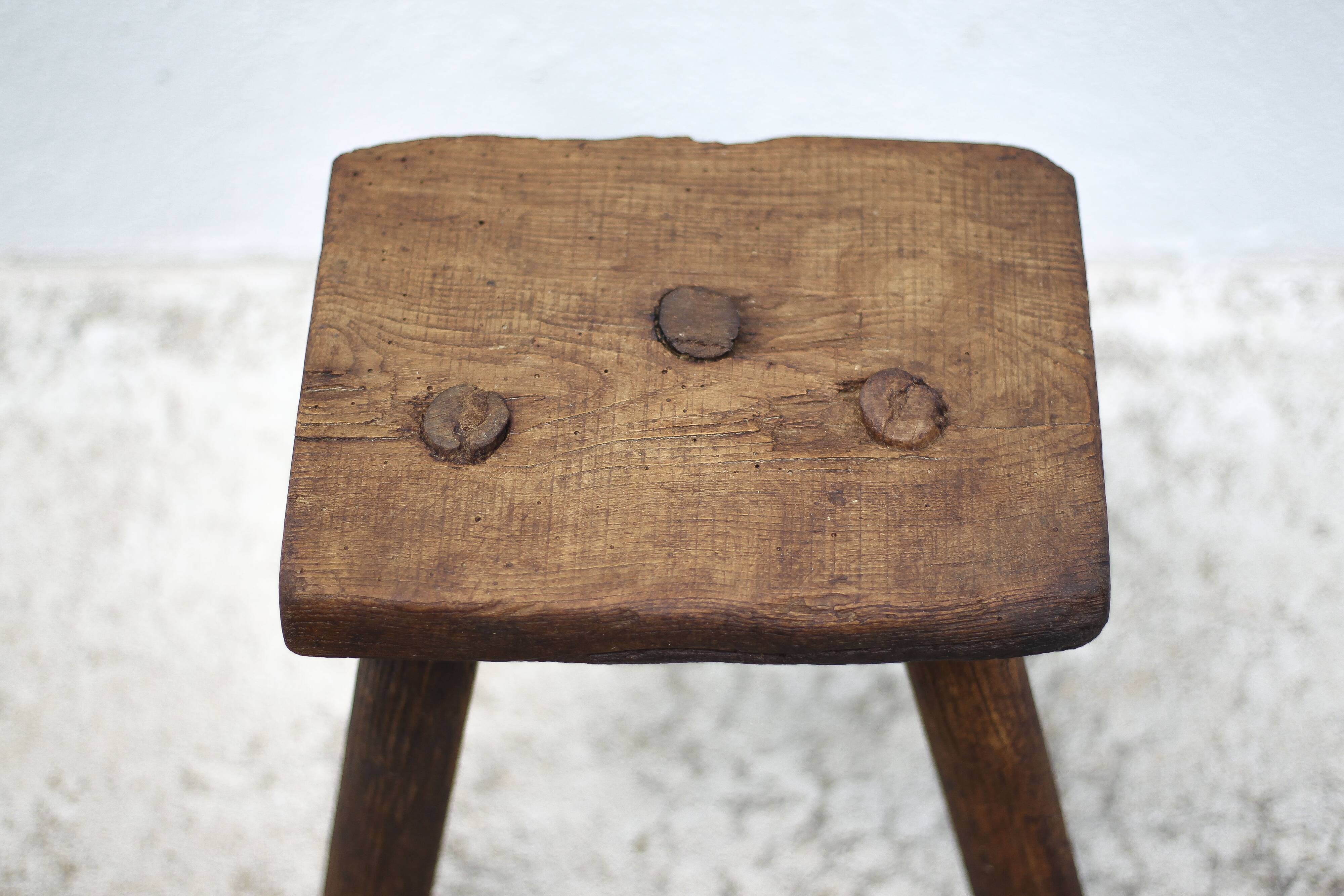 Tabouret bois tripode, tabouret de traite, porte-plante bois