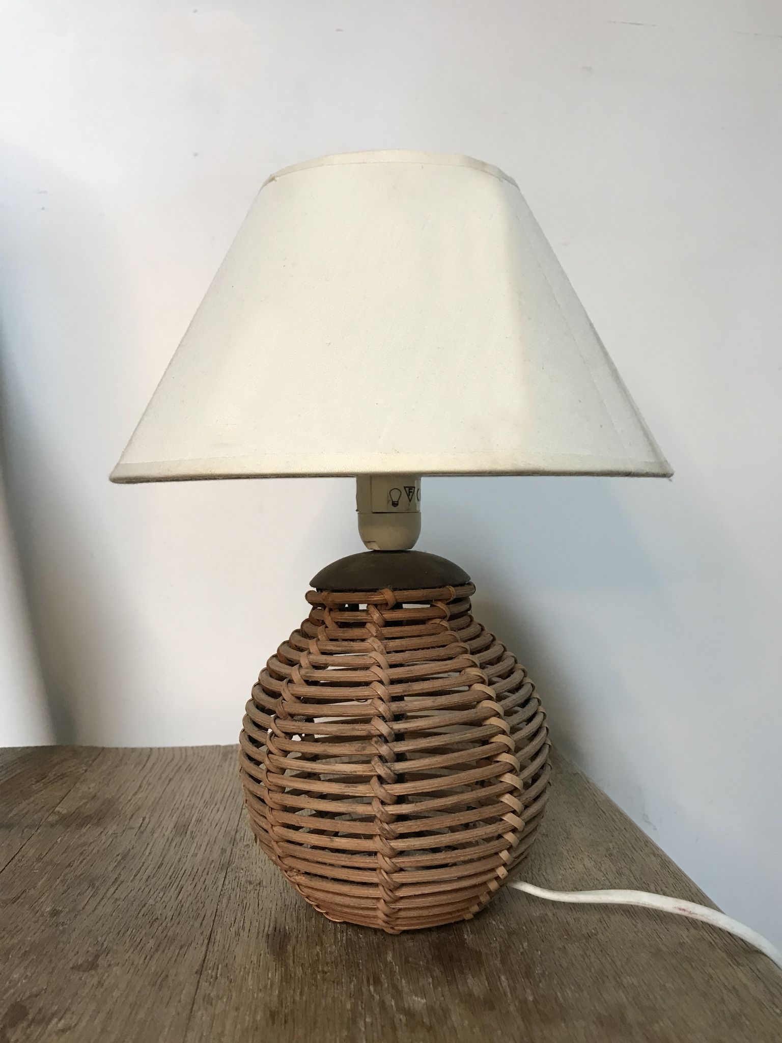 Paire de pieds de lampes vintage en rotin