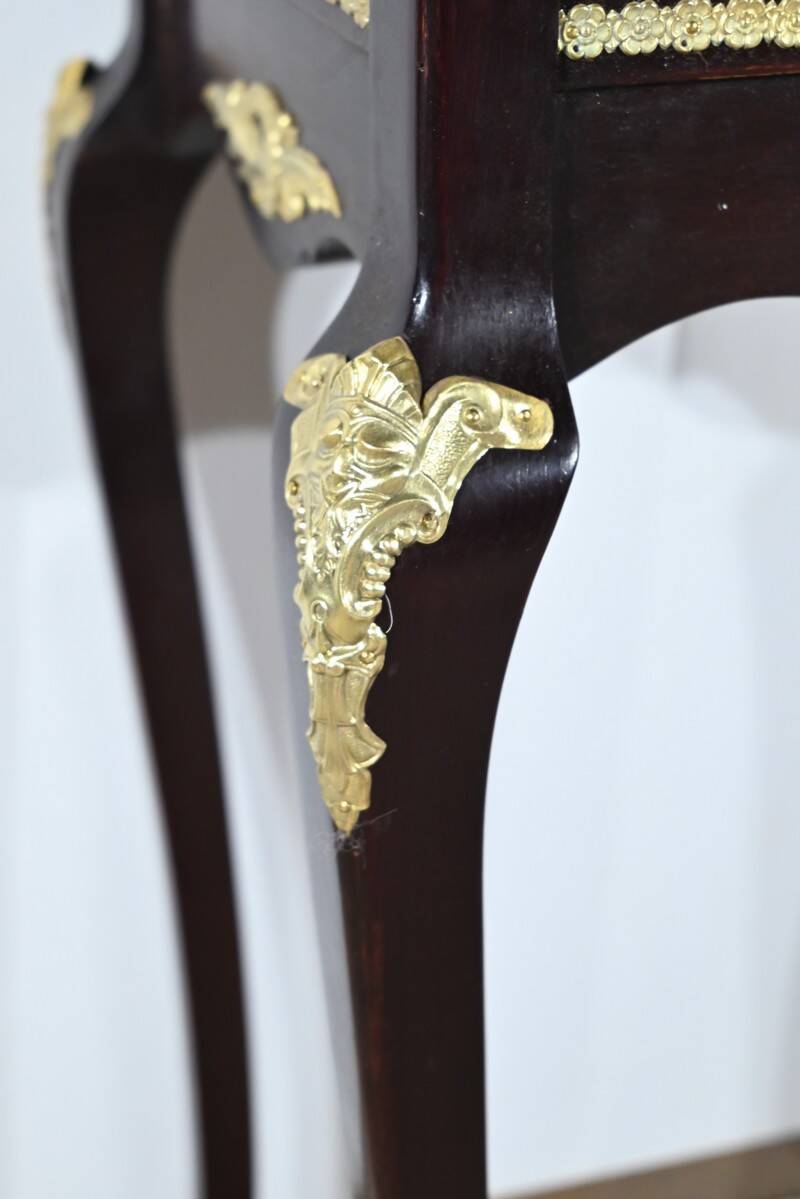 Middle Display Table in Stained Mahogany, Louis XV style, Napoleon III period – Mid-19th century