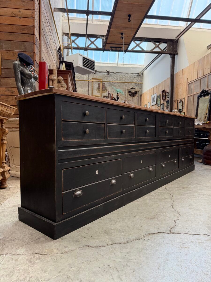 Large workshop furniture from the 1930s.