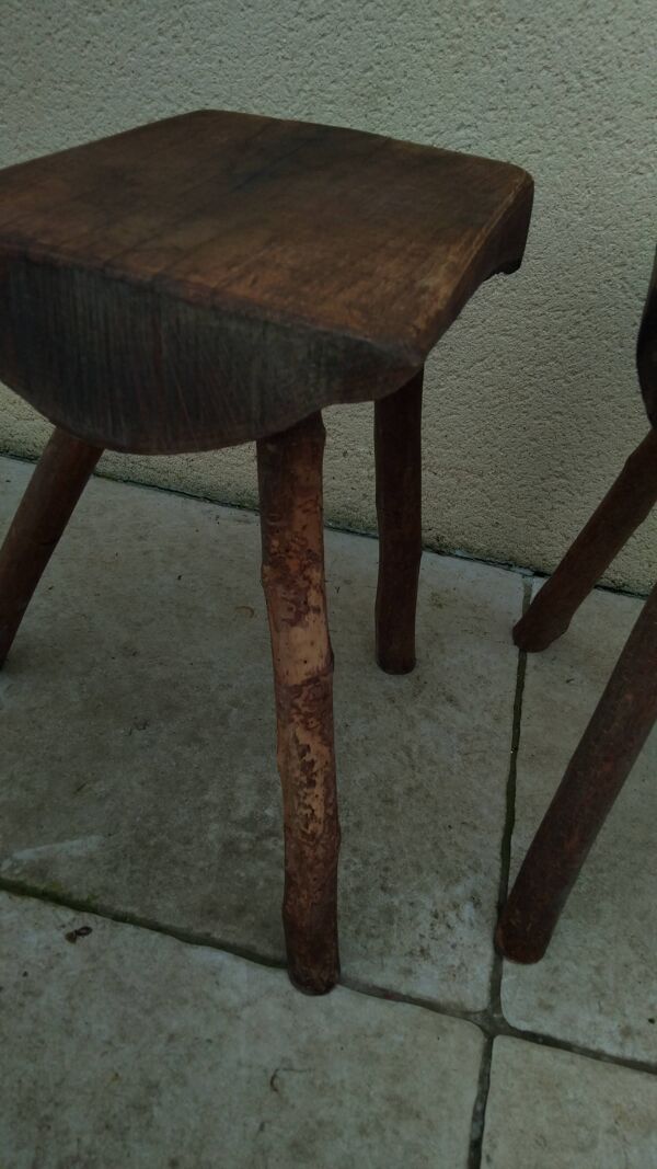 Paire de tabouret tripode ferme trait vintage brutaliste bois massif