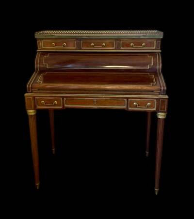 Cylinder desk with a system in mahogany in the Louis XVI style.
