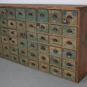 Meuble de quincaillerie industriel en pin peint, France années 1950