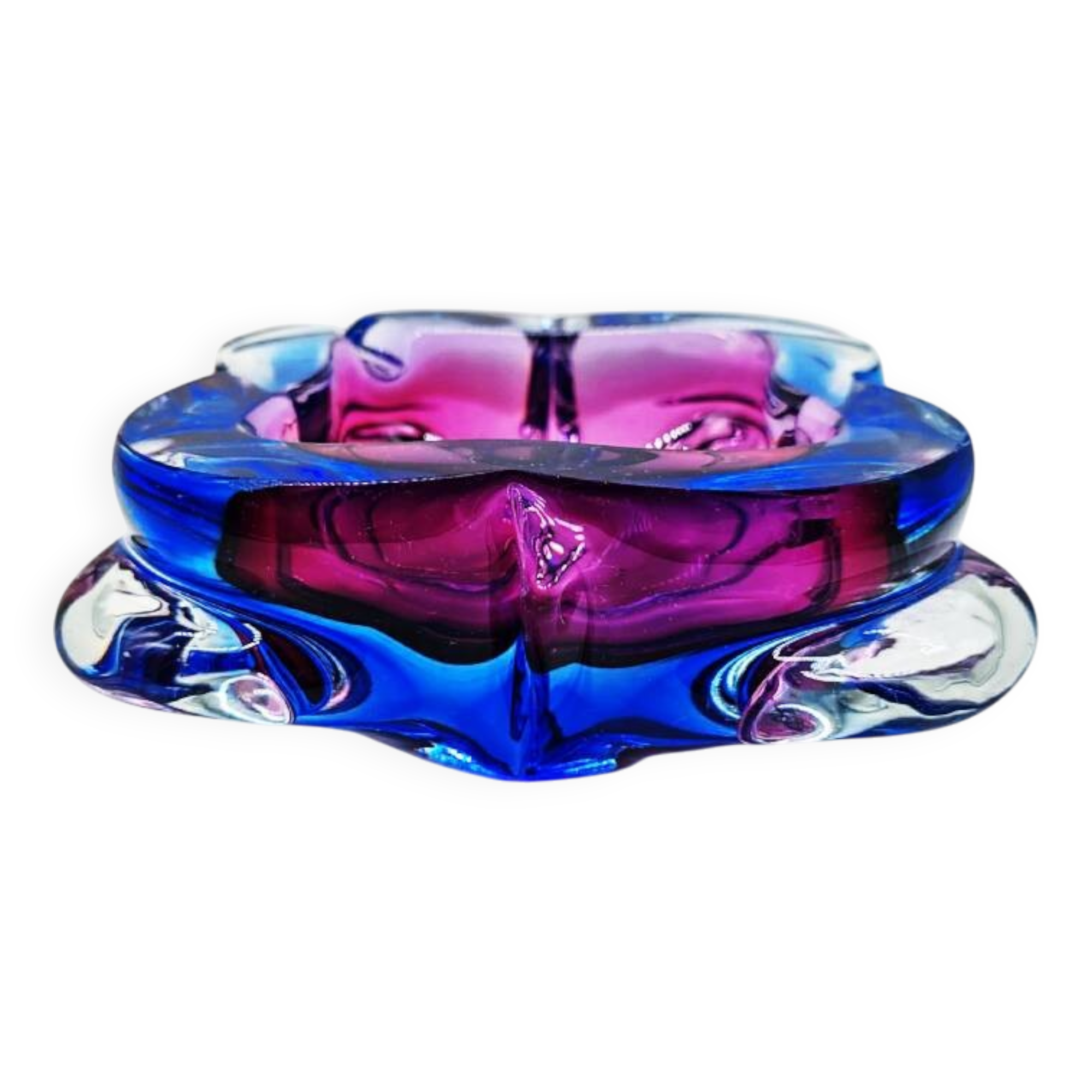 Cendrier rose et bleu ciel des années 1960 en verre de Murano.