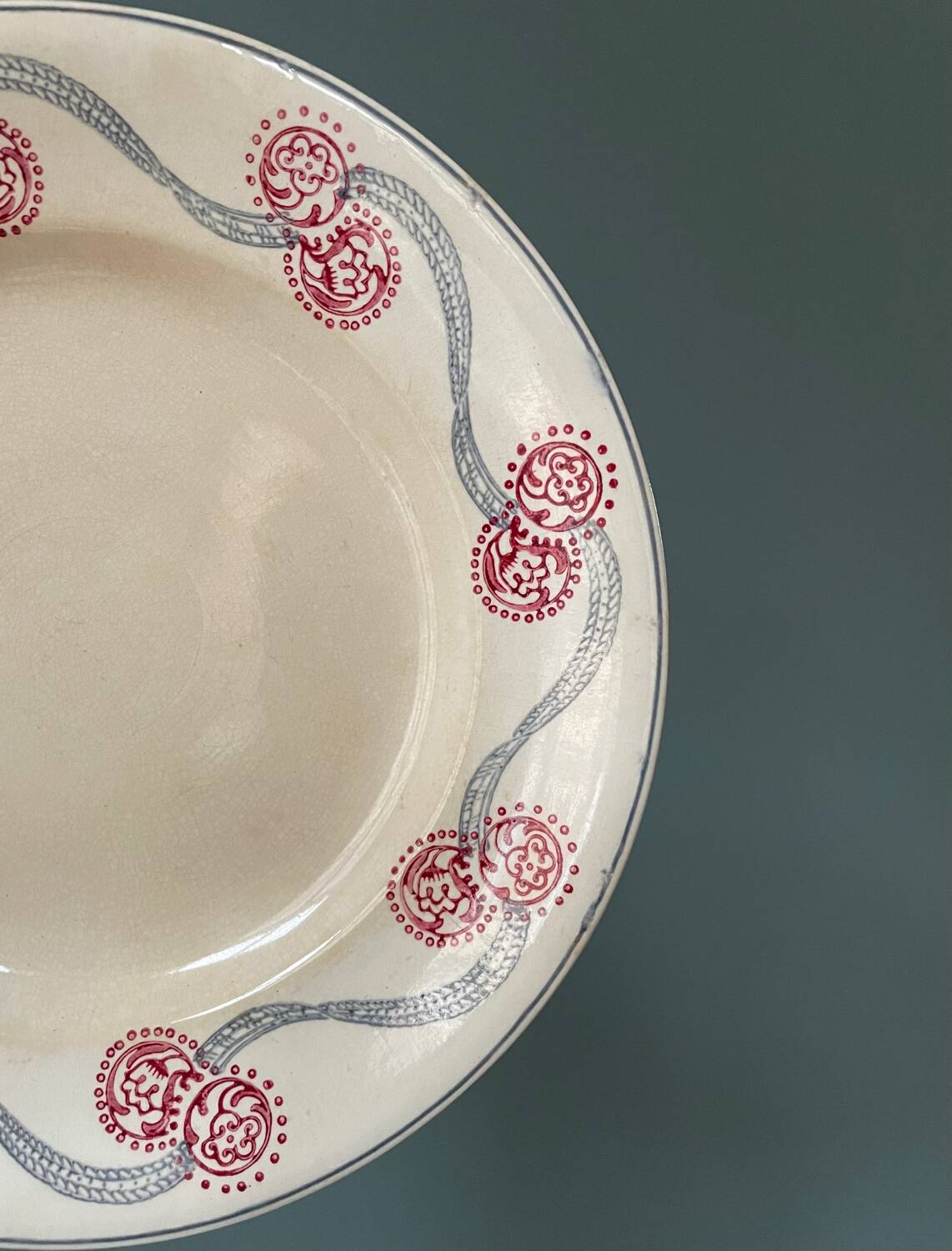 Series of 8 dessert plates 1900 in Longwy earthenware