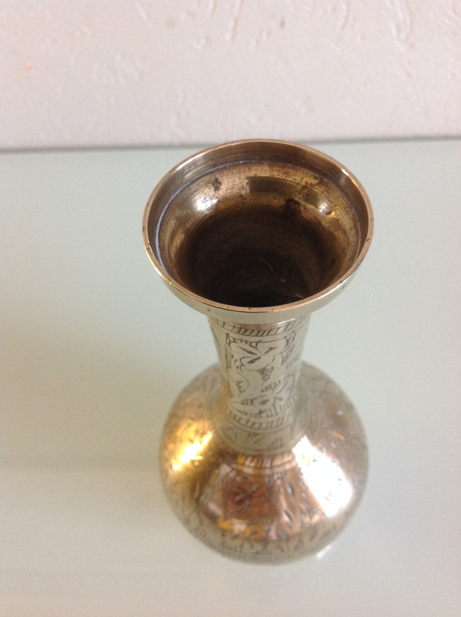 Vase soliflore en laiton ciselé vintage années 60-70