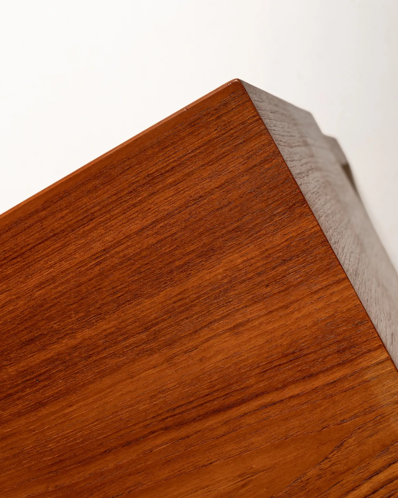 Coffre scandinave en teck à quatre tiroirs