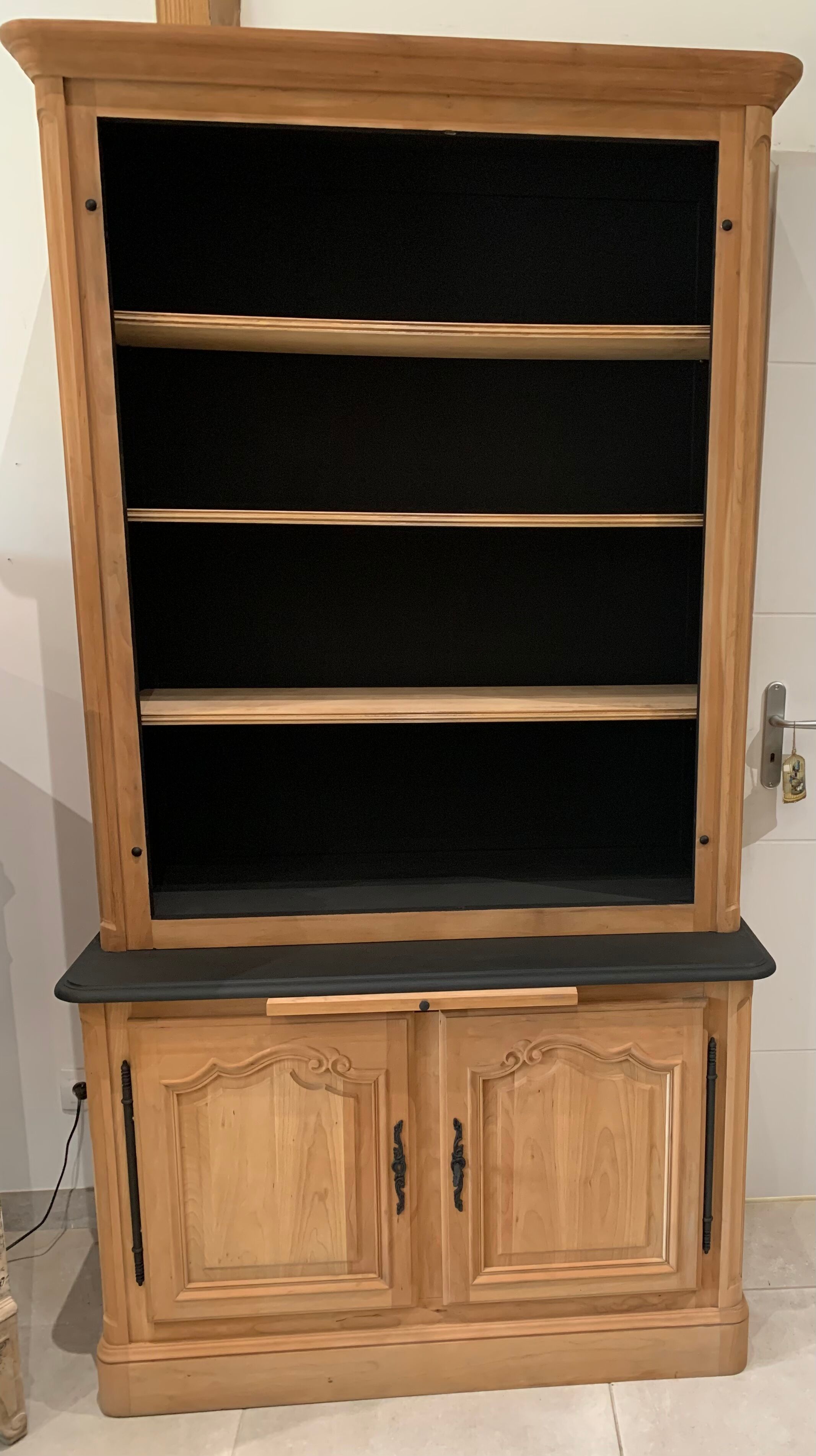 Library / Cabinet