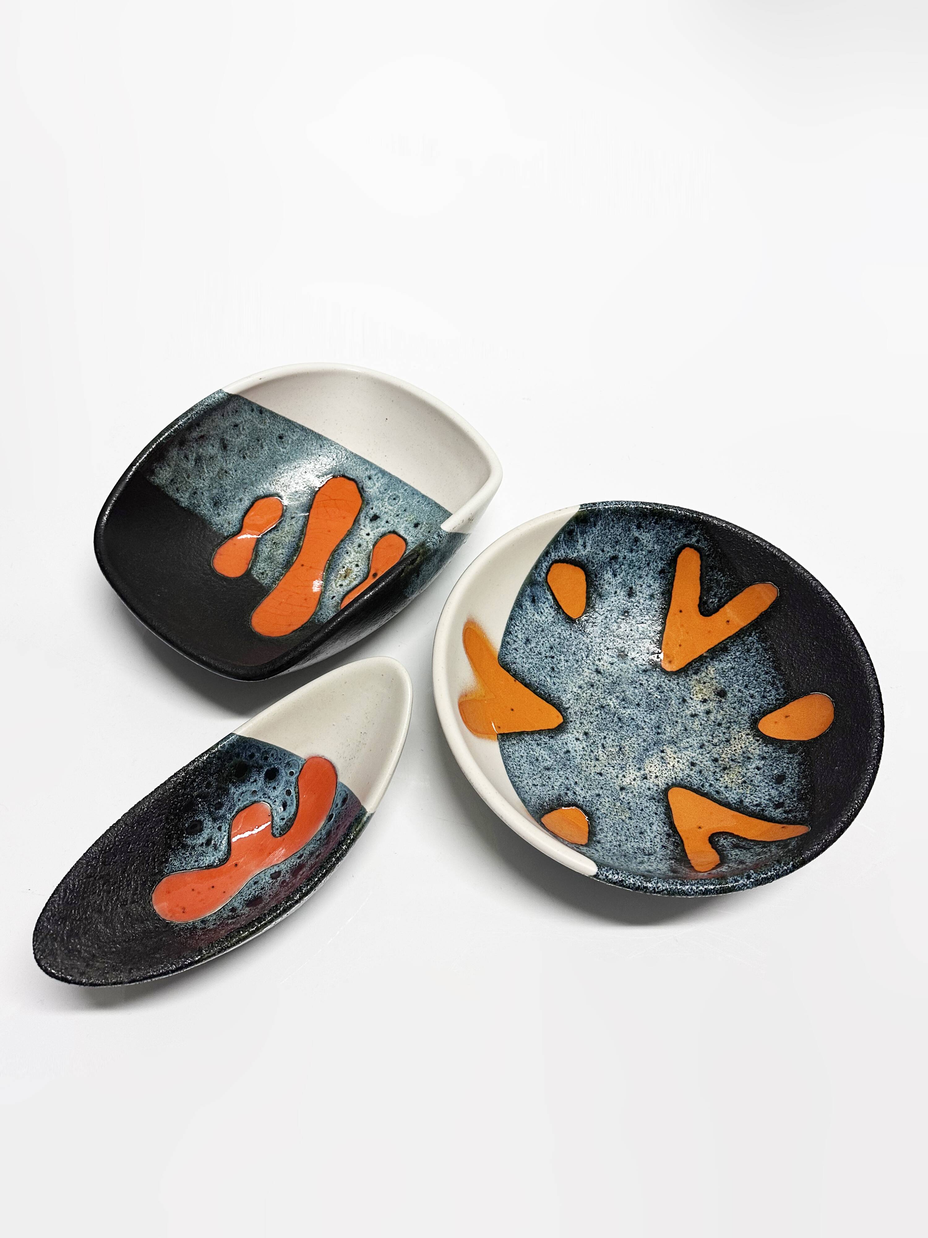 Rare set of three Elchinger Atelier ceramic bowls. France, 1950.