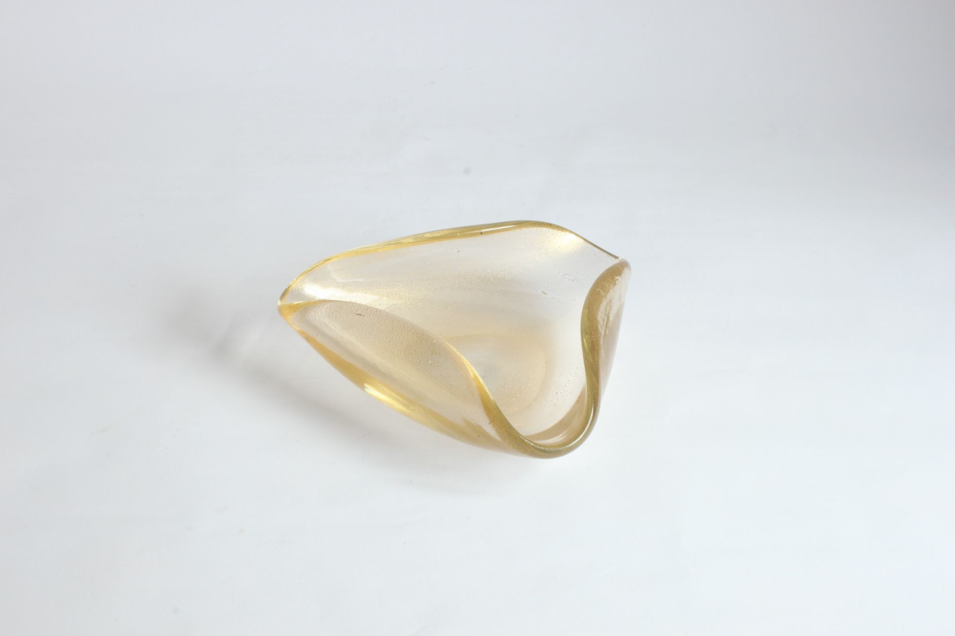 Triangular gold flecked Murano glass vide-poche bowl, Italy 1970s.