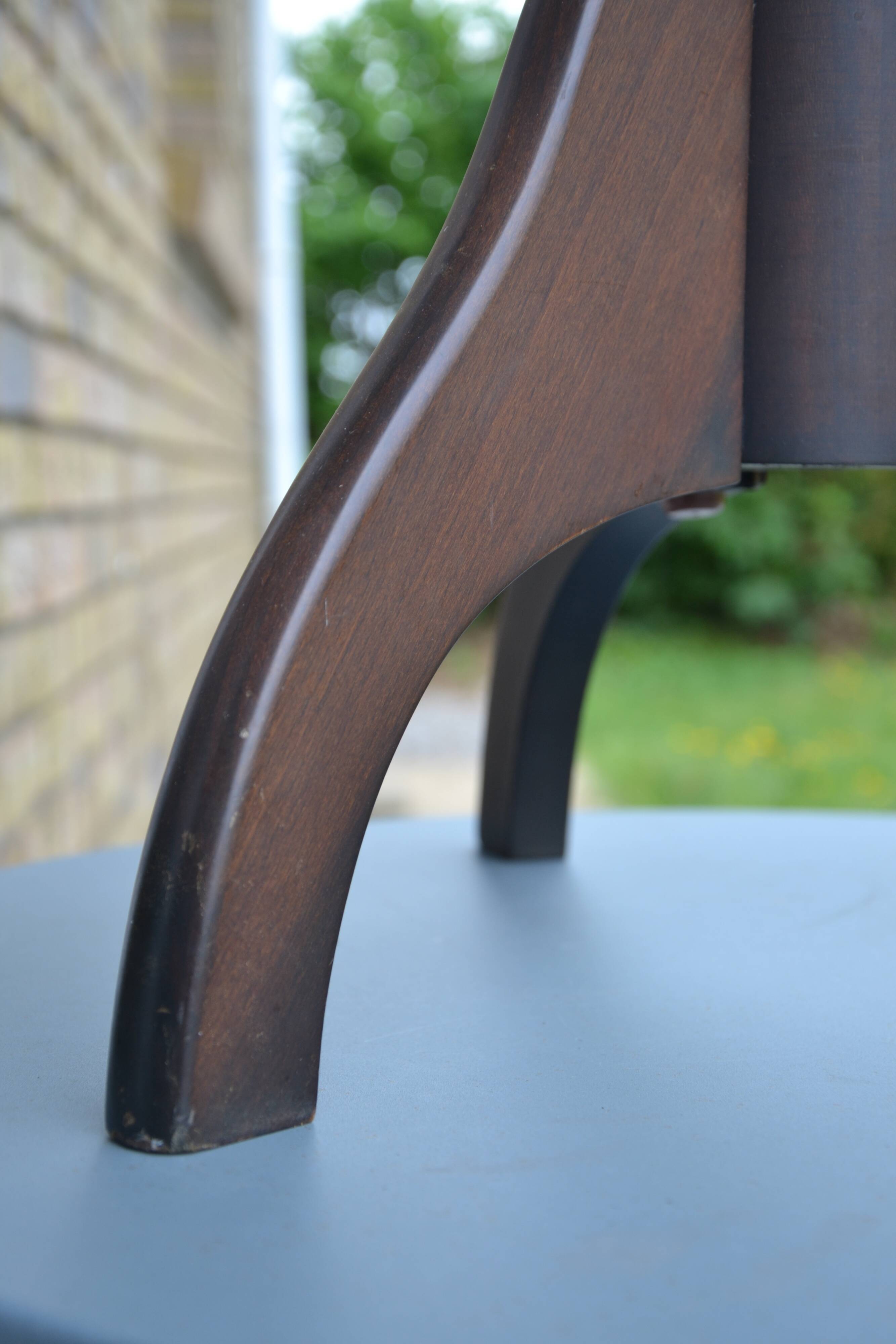 Rotating piano stool