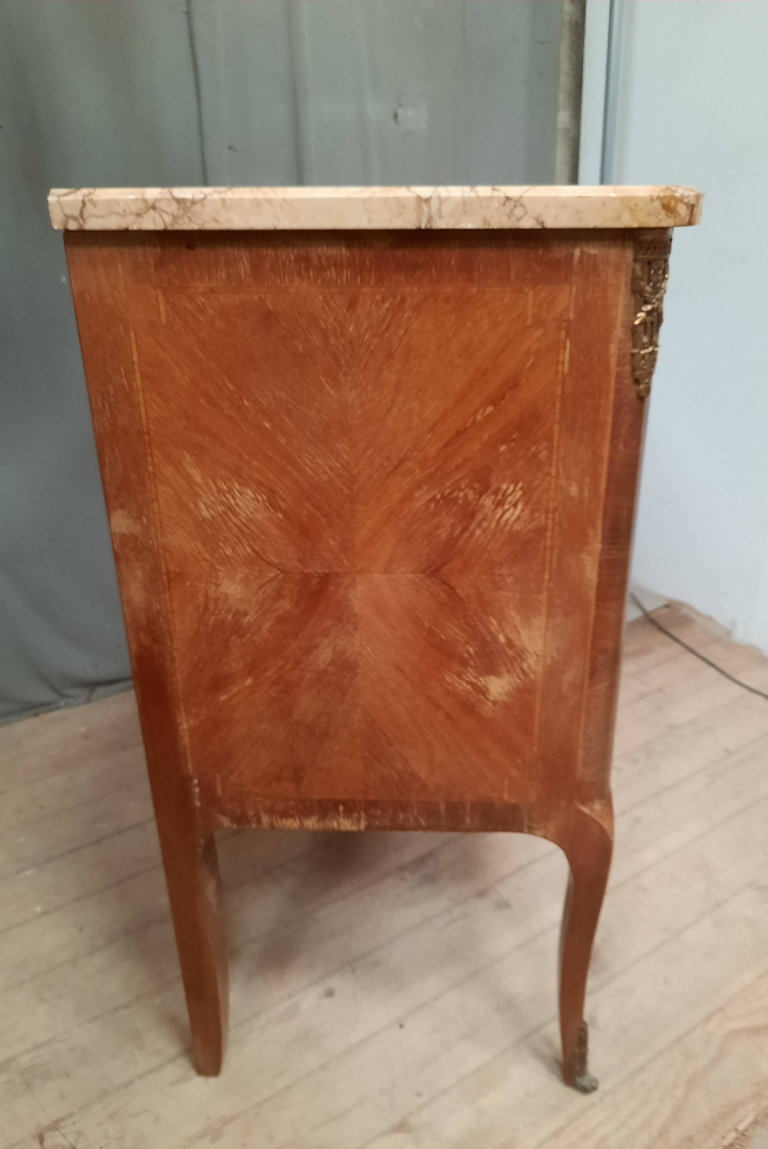 Commode de style transition en marquetterie