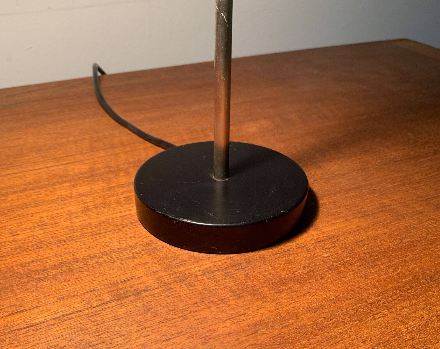 Italian table lamp model 251 from the mid-century by Tito Agnoli for Oluce, 1950s.