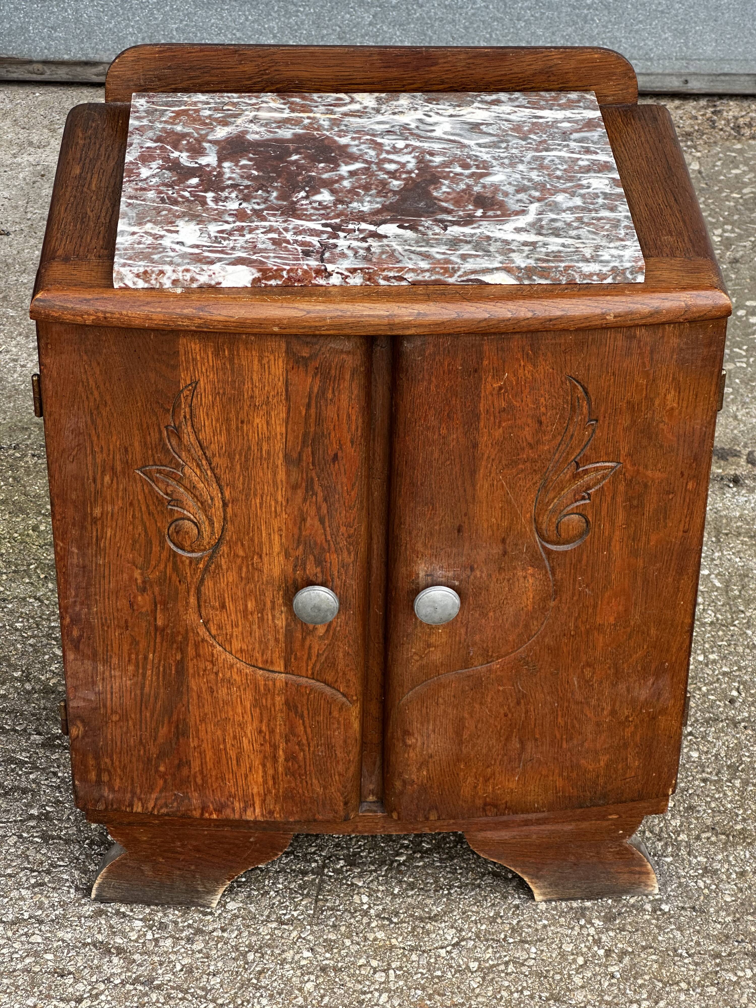 Table de chevet bois sculpté et marbre période Art-Deco