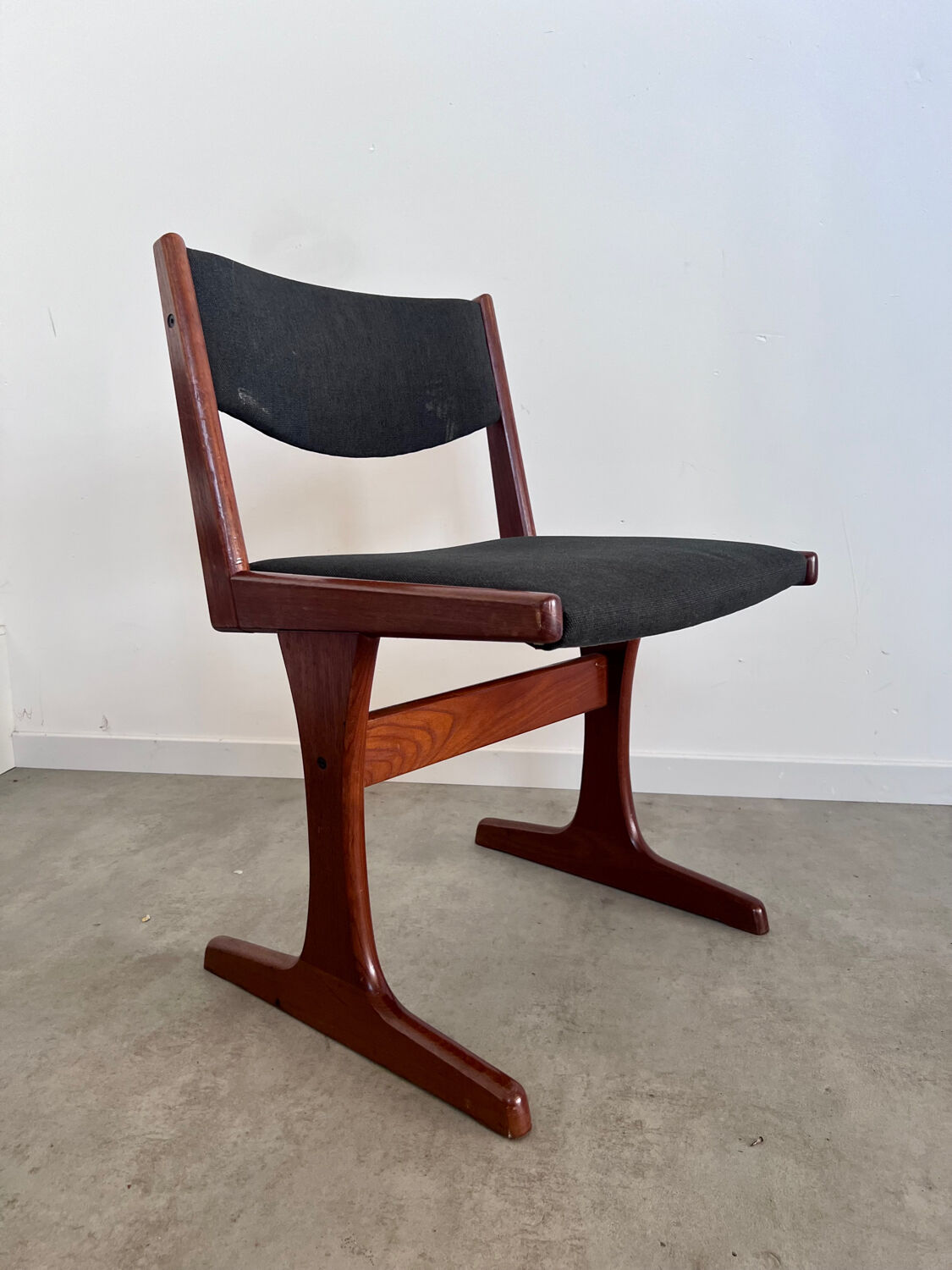Set of 6 old Scandinavian chairs from the 60s, vintage teak
