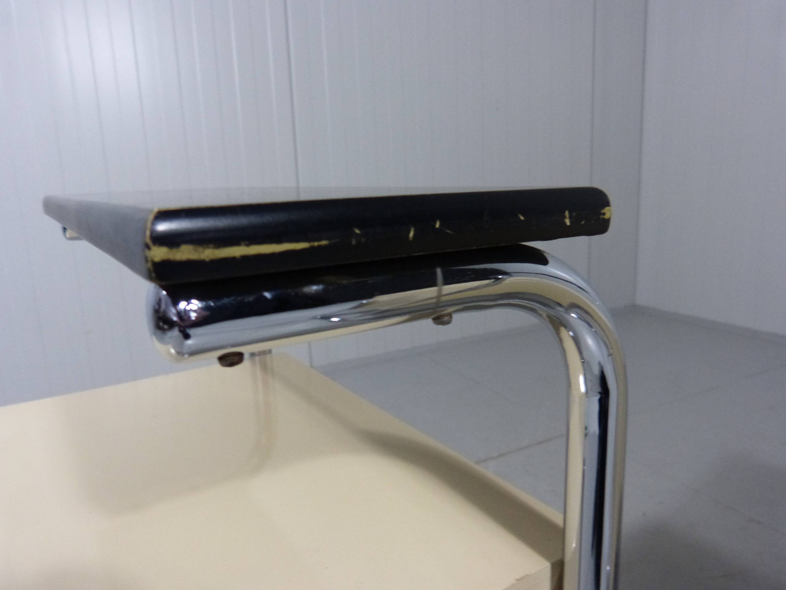 Set of 2 tubular bedside tables from the 50s