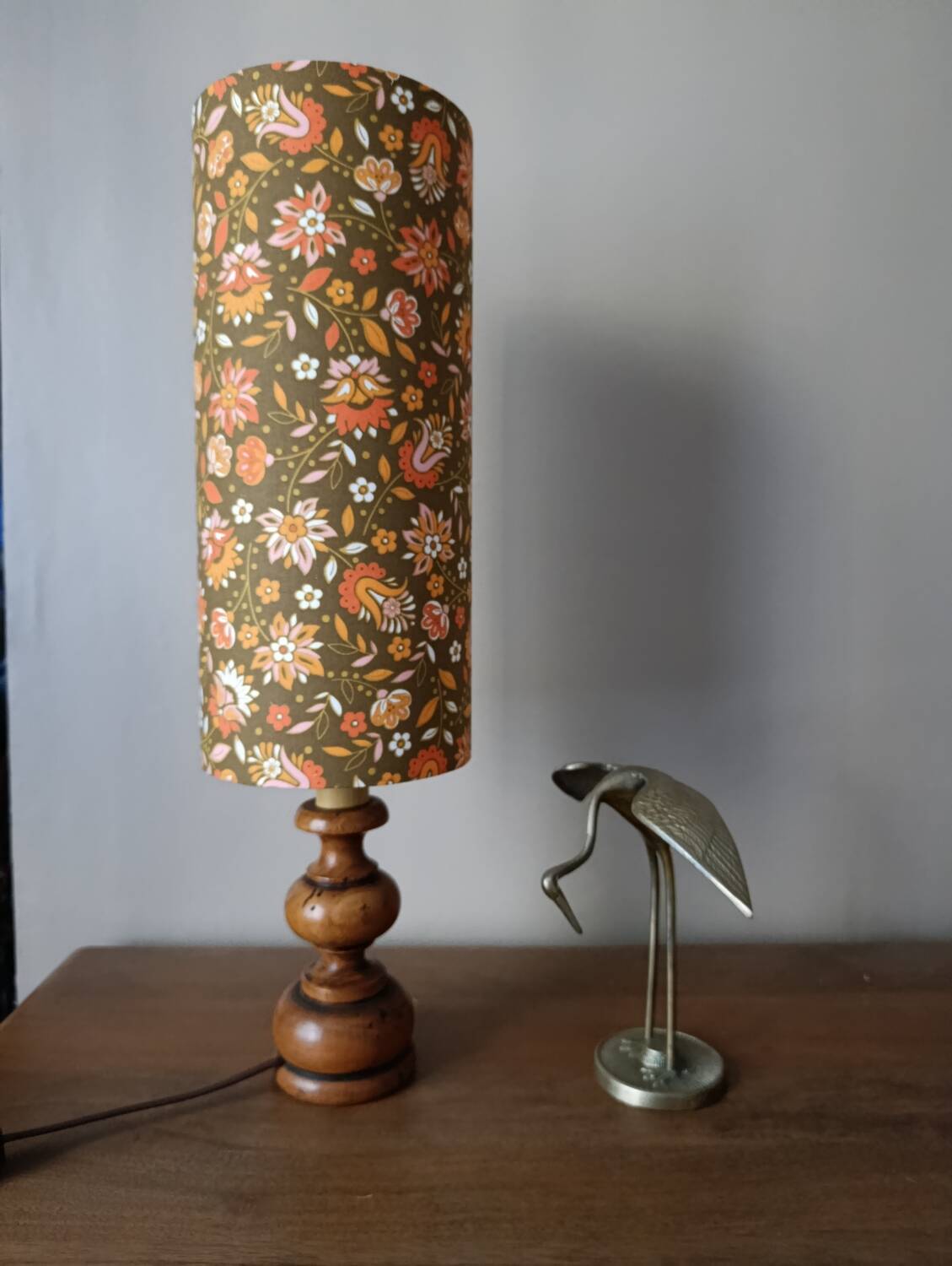 Vintage wooden table lamp with seventies flower tube shade