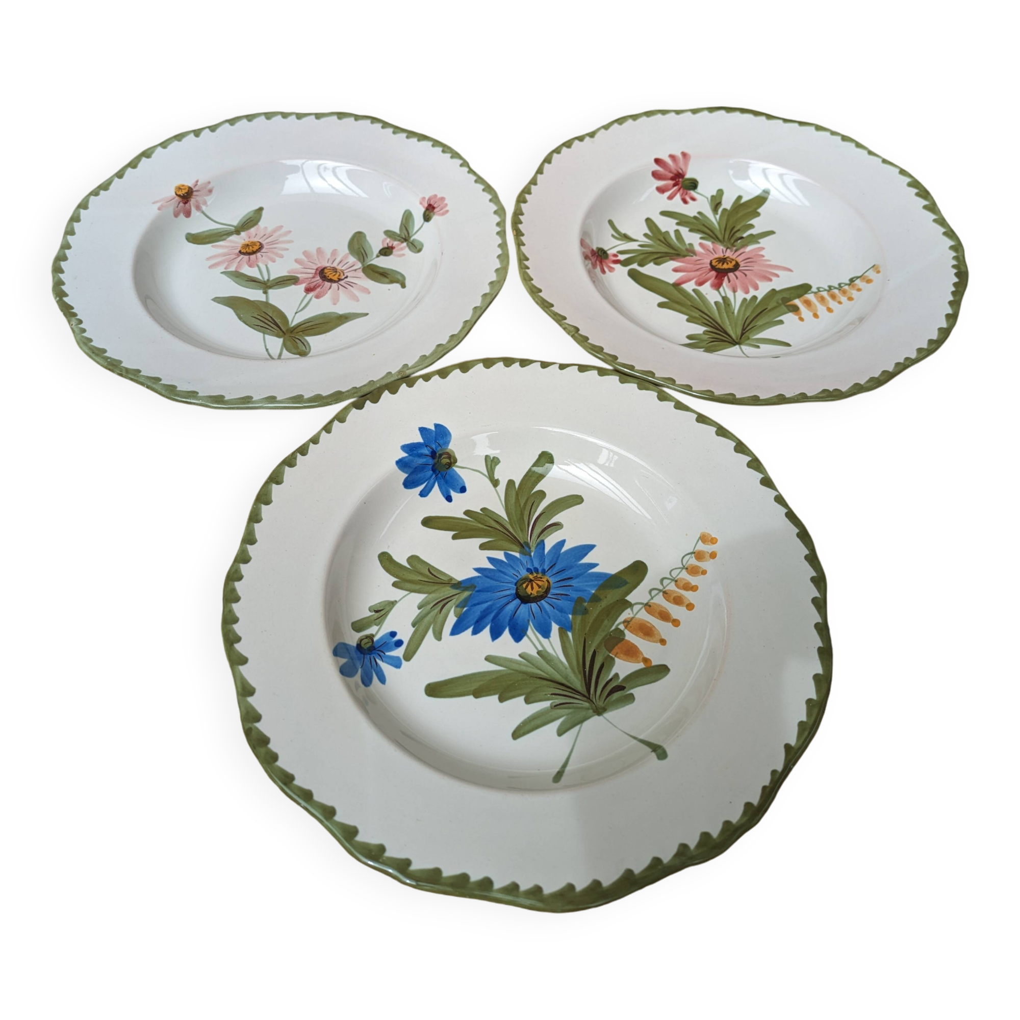 Ensemble de 3 assiettes creuses décoratives à décor floral