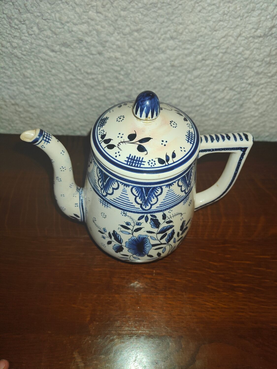 Henriot Quimper earthenware coffee set with floral decoration and elegant blue