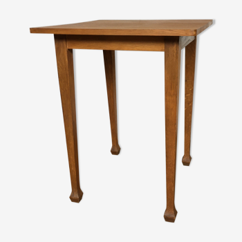Table carré vintage pieds trompette plateau hêtre massif