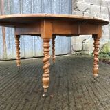 Round table in solid cherry wood, extendable with twisted legs, Louis Philippe style.