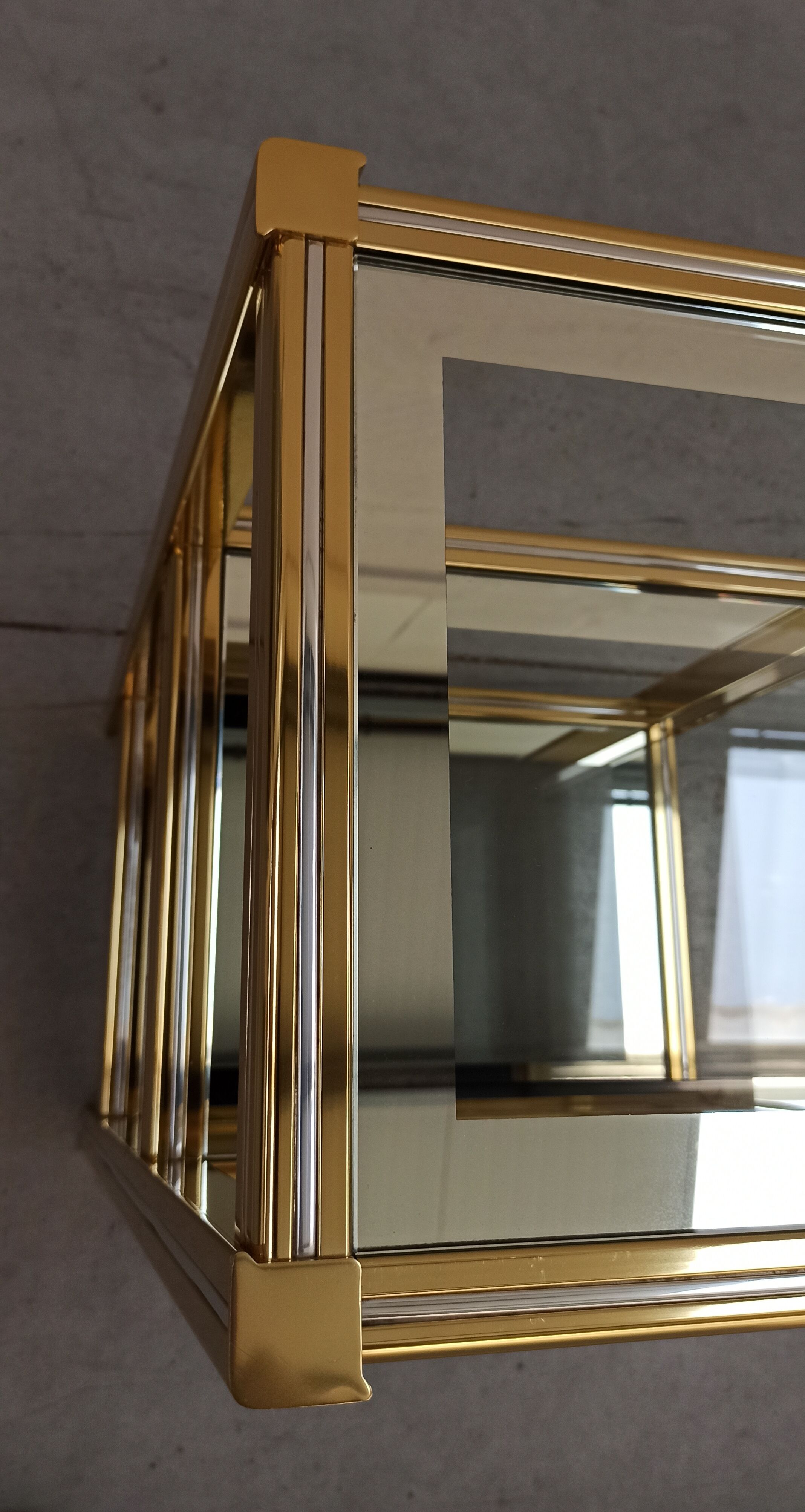 70's design fifth wheel shelf