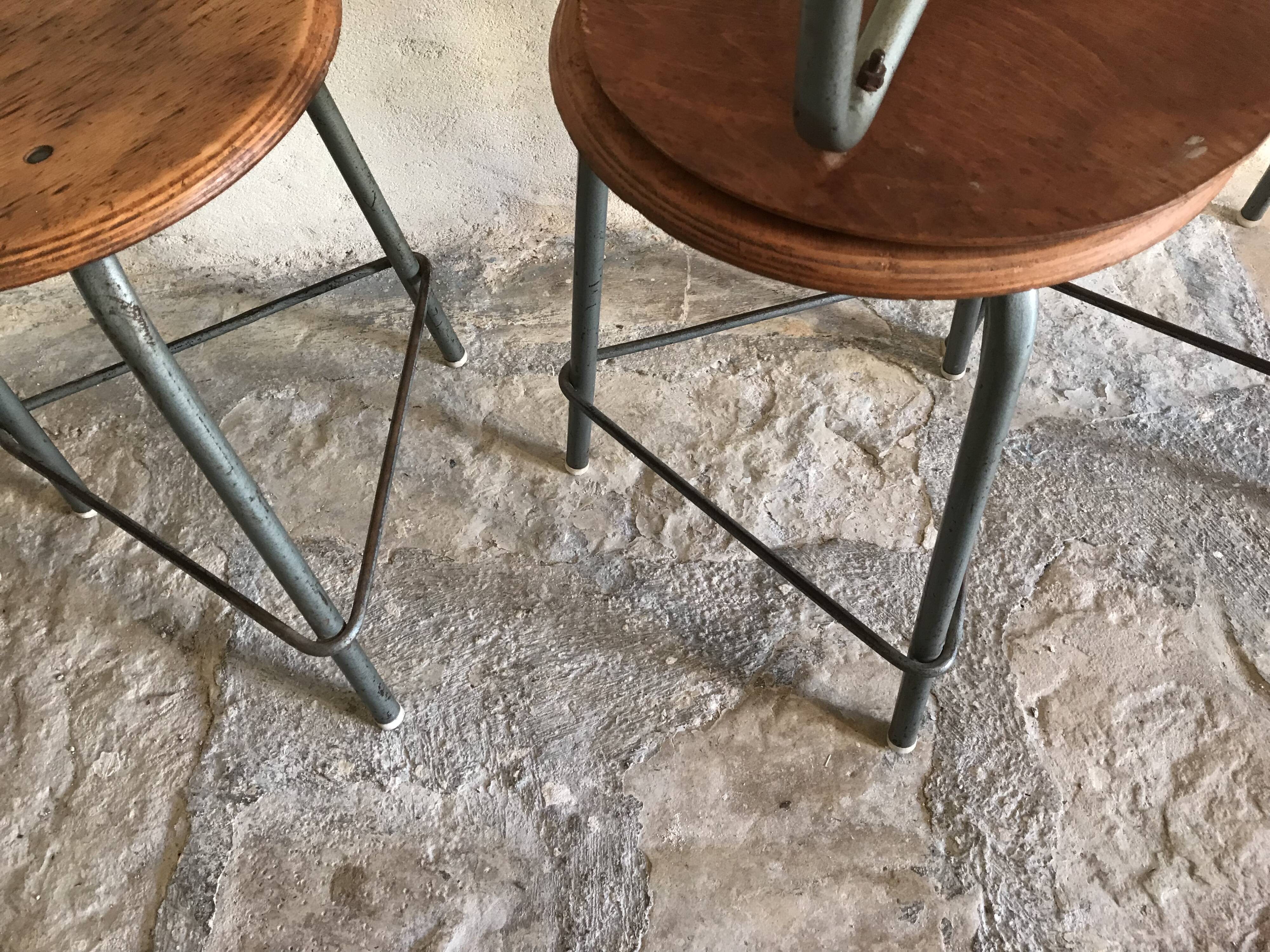 Lot de 7 tabourets tripodes vintage style industriel 1960-80’s