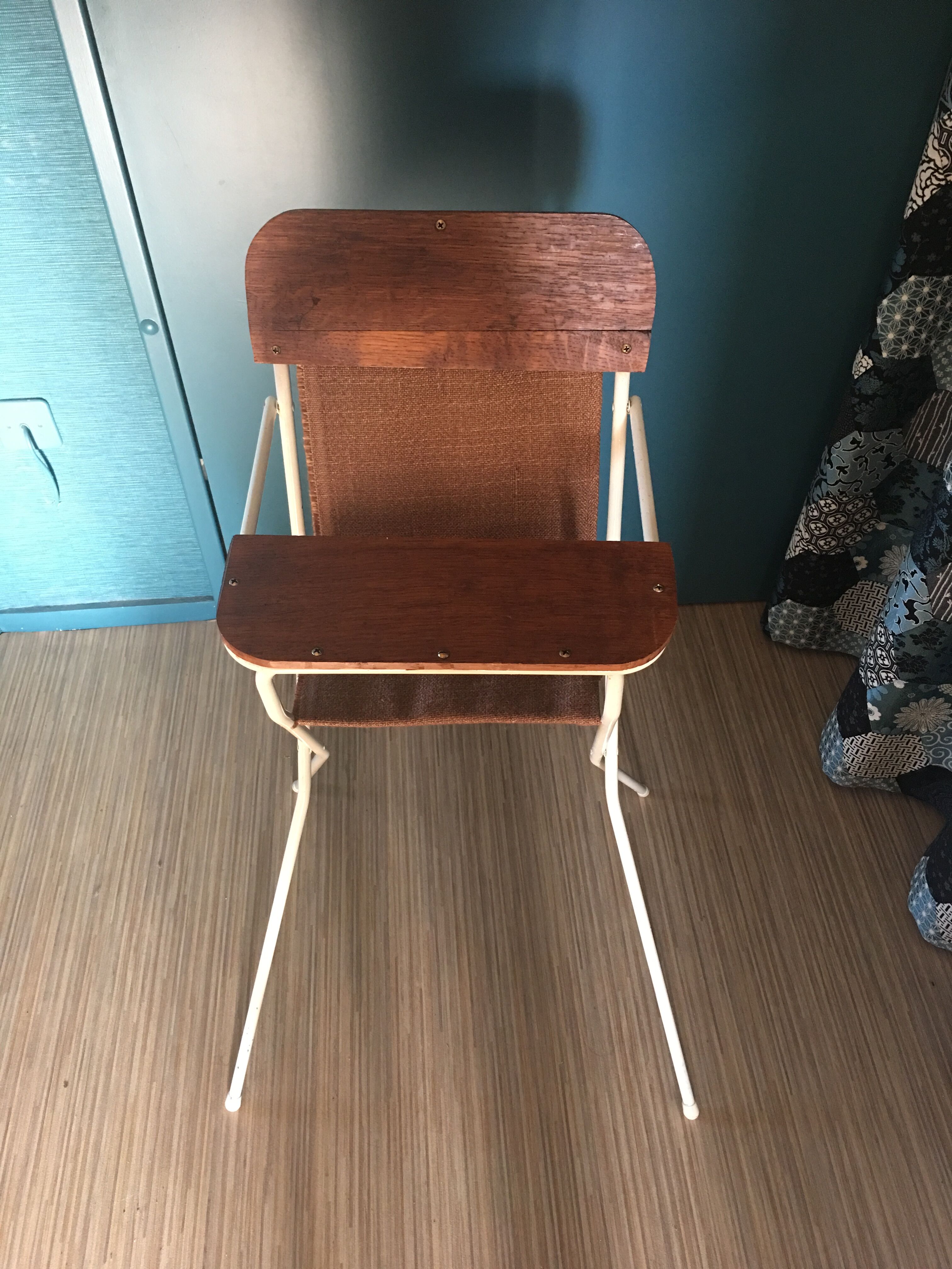 Vintage poupee chair